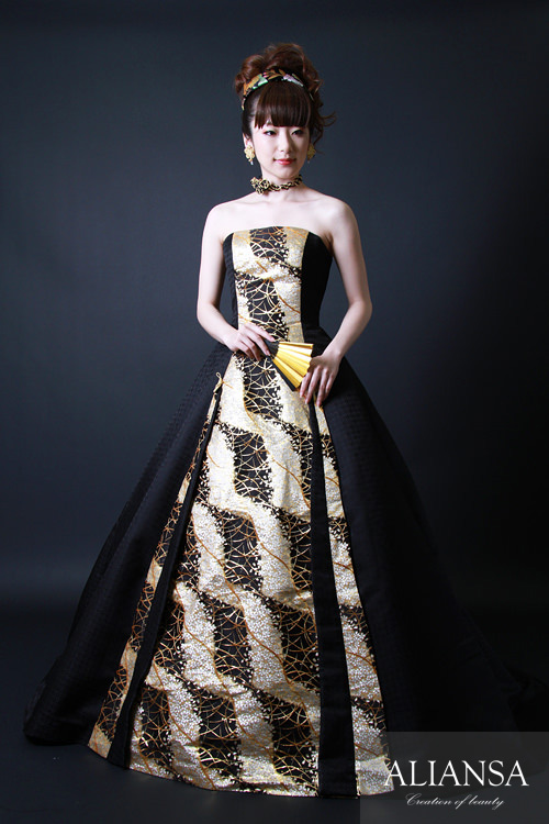 和ドレスのアリアンサ・パーティ、演奏会